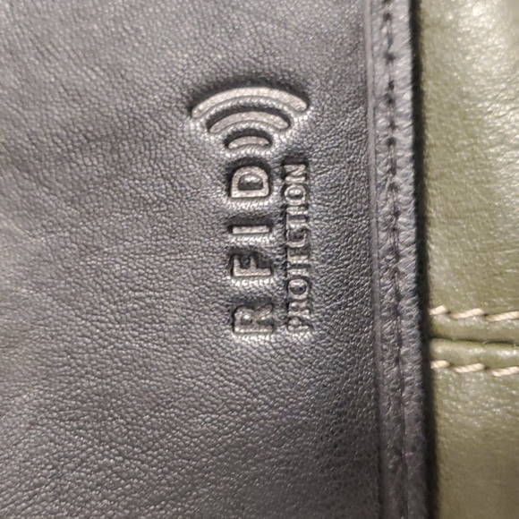 Wallet 🥳 - Picture 4 of 7